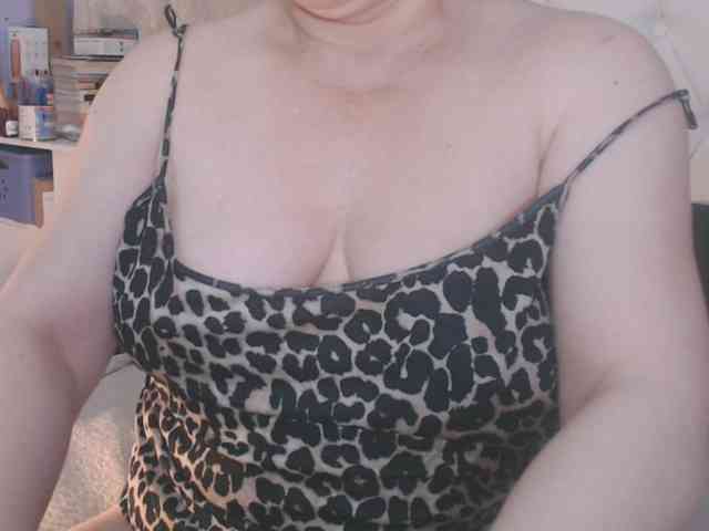 Maturepriscila webcam