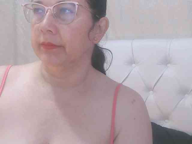 Maturepriscila webcam