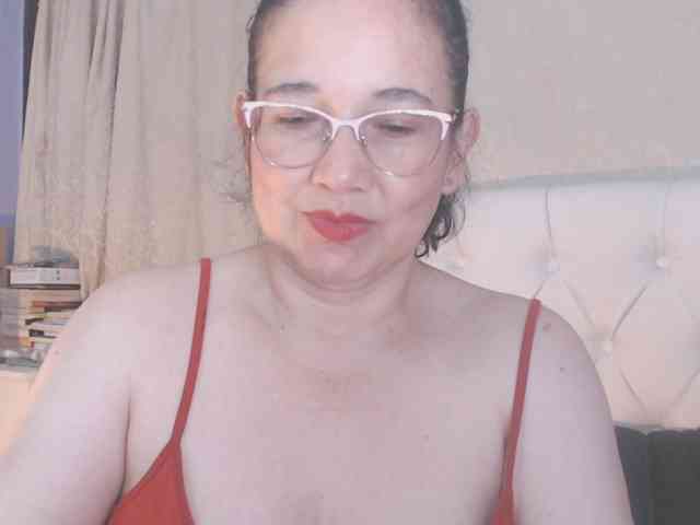 Maturepriscila webcam
