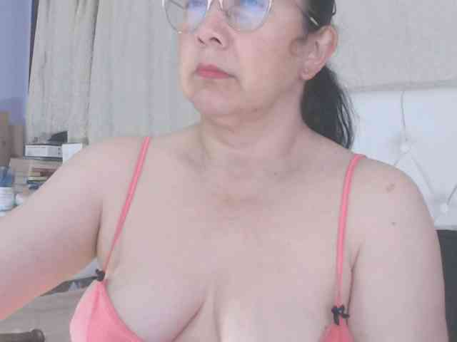 Maturepriscila webcam