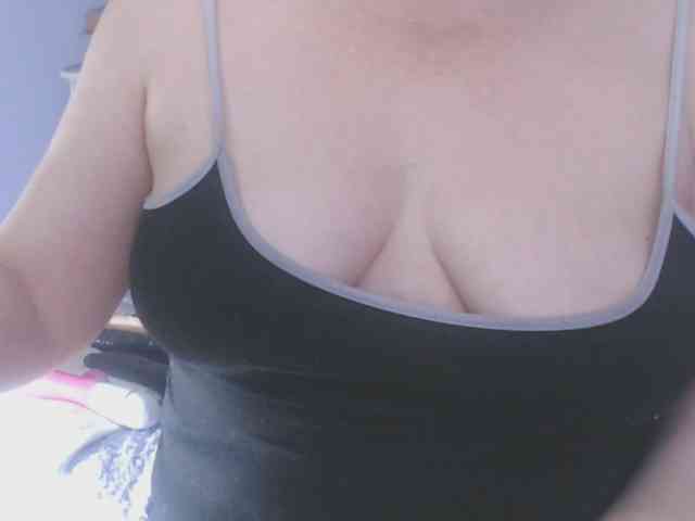 Maturepriscila webcam