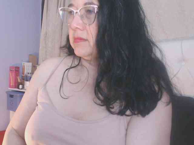 Maturepriscila webcam