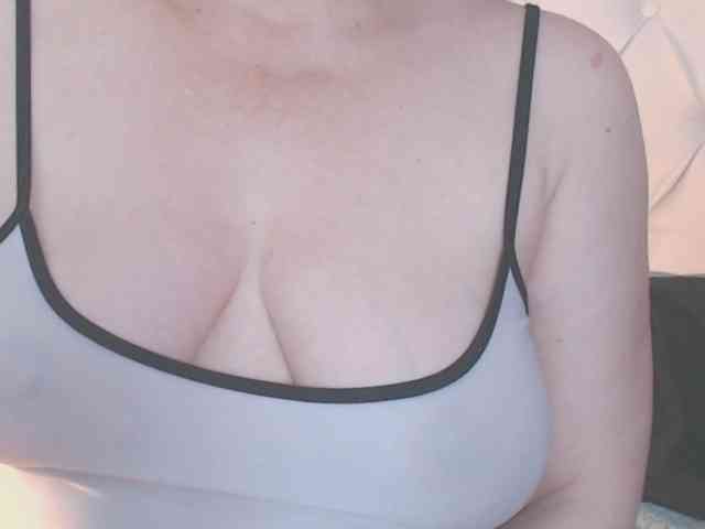 Maturepriscila webcam