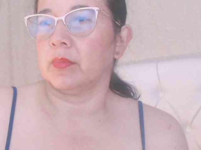 Maturepriscila webcam