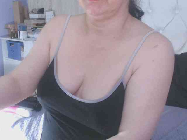 Maturepriscila webcam