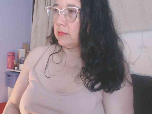 Maturepriscila webcam