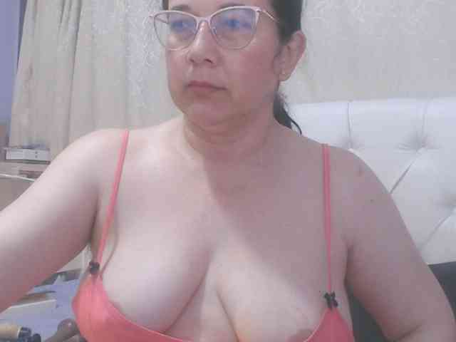 Maturepriscila webcam