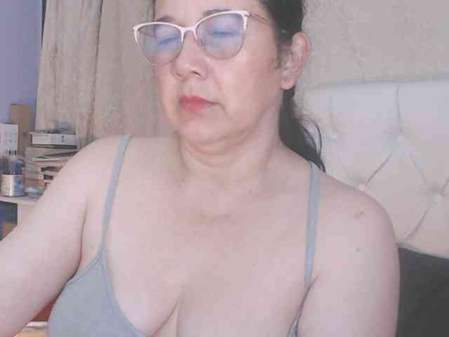 Maturepriscila webcam