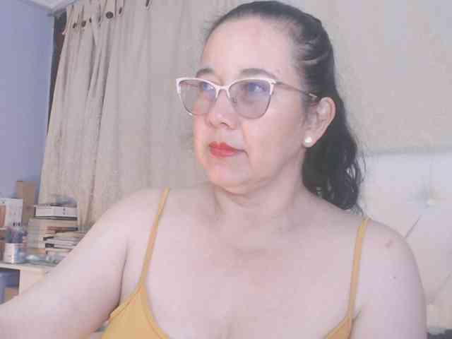 Maturepriscila webcam