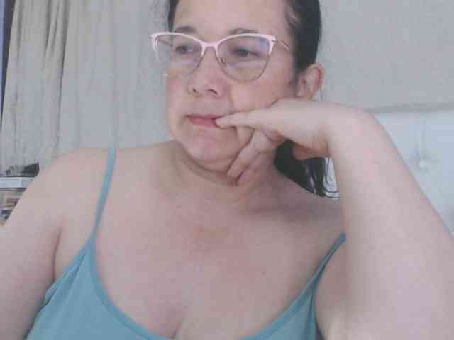 Maturepriscila webcam