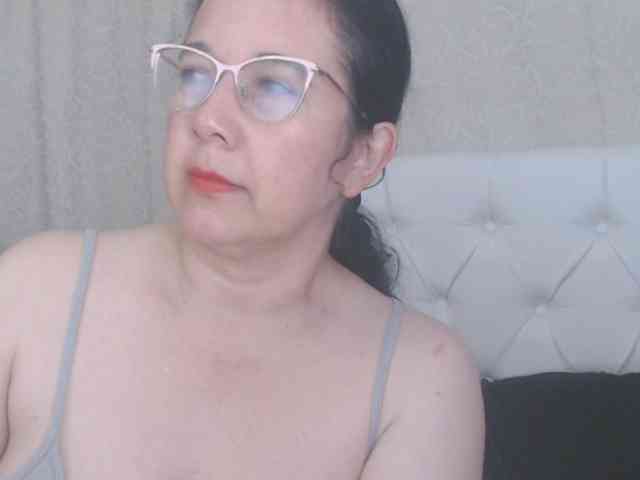 Maturepriscila webcam