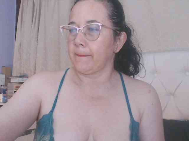 Maturepriscila webcam