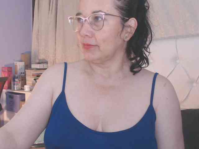 Maturepriscila webcam