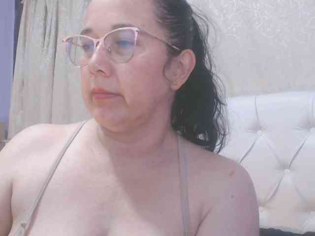 Maturepriscila webcam