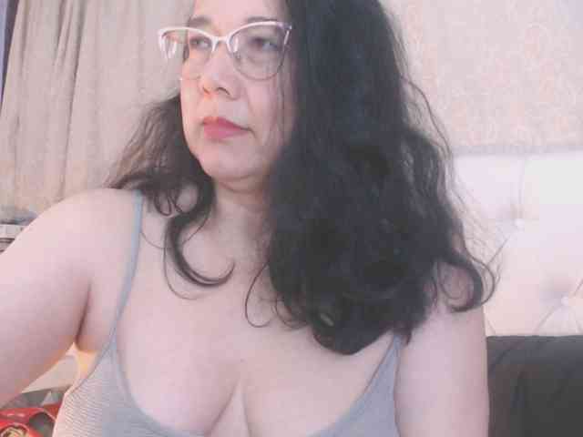 Maturepriscila webcam