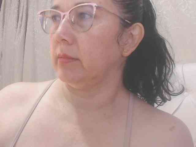 Maturepriscila webcam