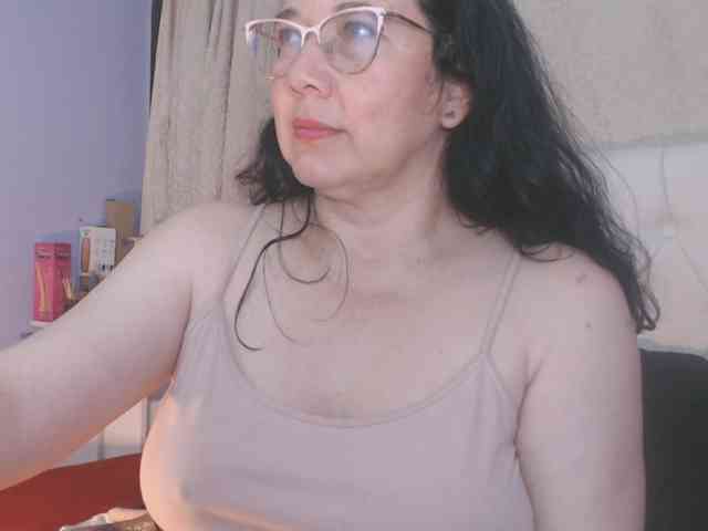 Maturepriscila webcam