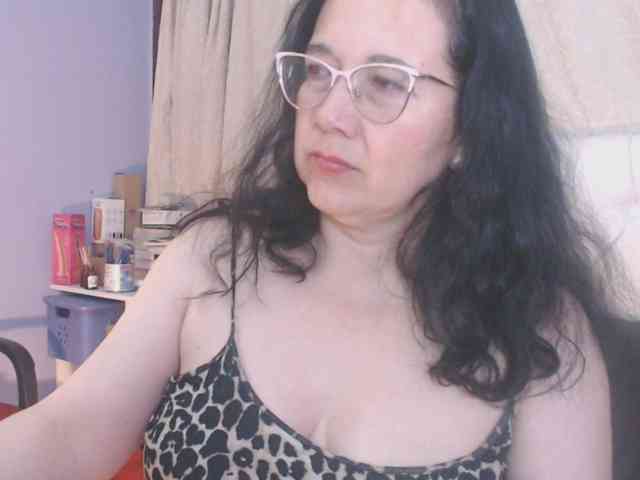 Maturepriscila webcam