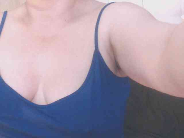 Maturepriscila webcam