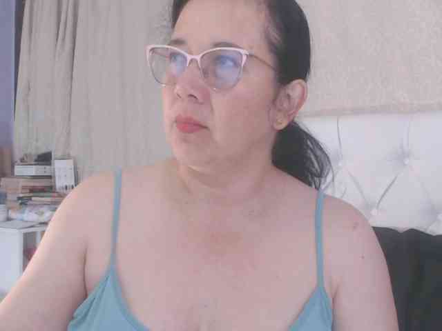 Maturepriscila webcam