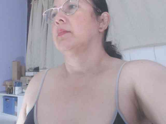 Maturepriscila webcam