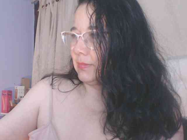 Maturepriscila webcam