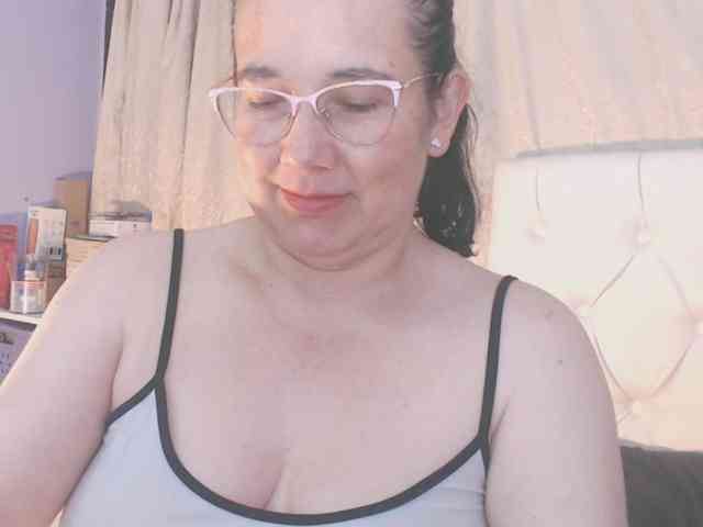 Maturepriscila webcam
