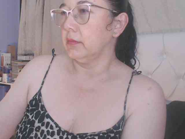 Maturepriscila webcam