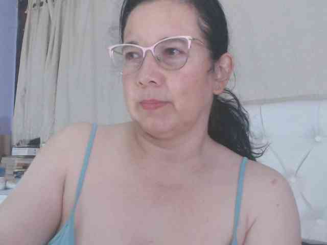 Maturepriscila webcam