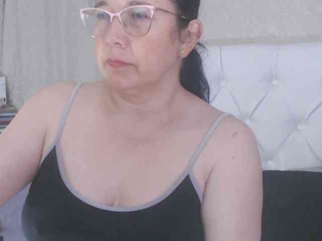 Maturepriscila webcam