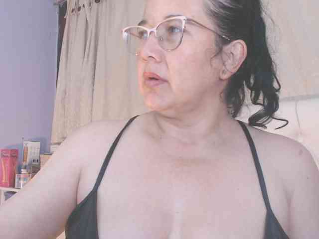 Maturepriscila webcam