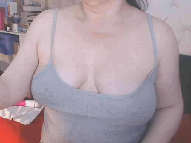 Maturepriscila webcam