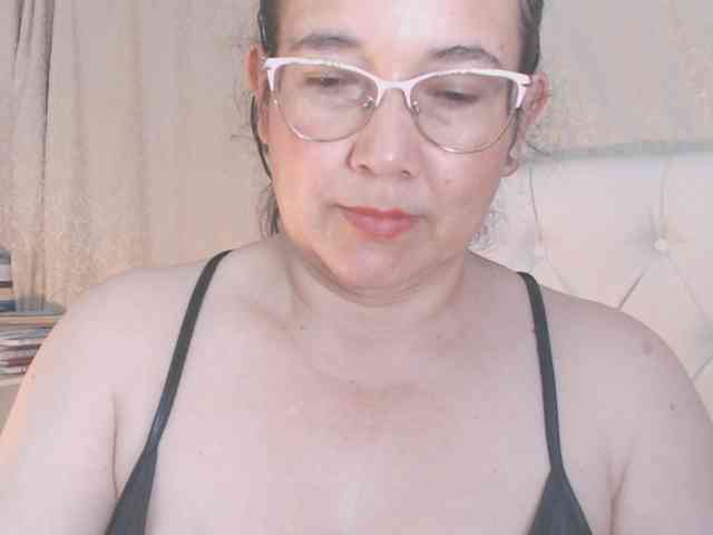 Maturepriscila webcam