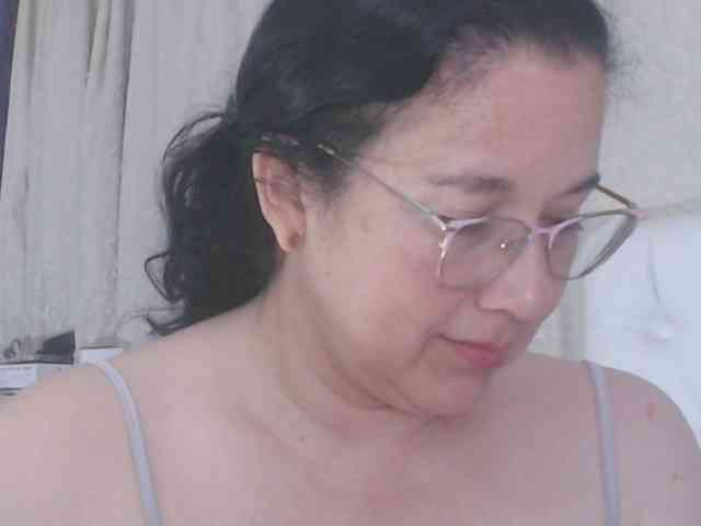 Maturepriscila webcam