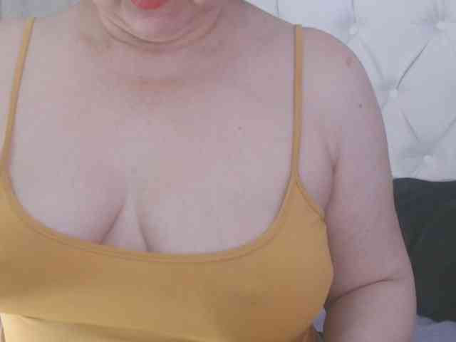 Maturepriscila webcam