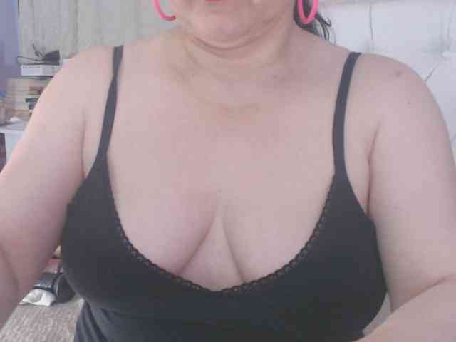 Maturepriscila webcam