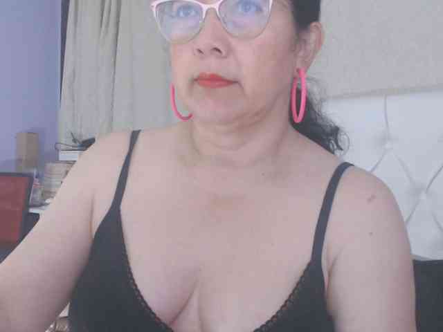 Maturepriscila webcam