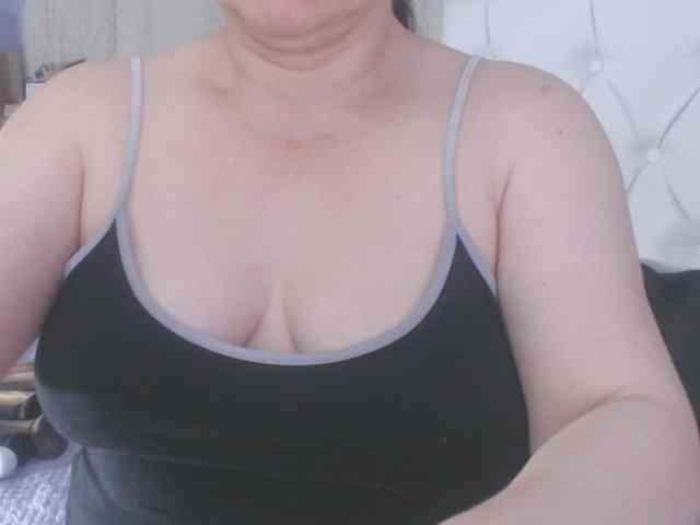 Maturepriscila webcam