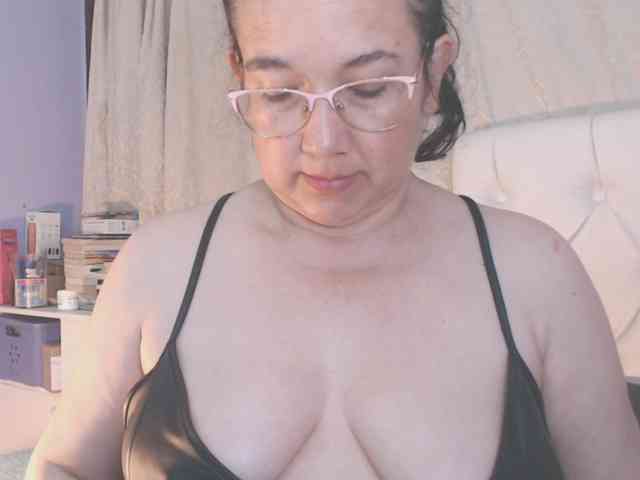 Maturepriscila webcam