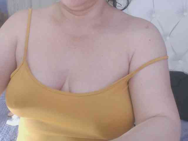Maturepriscila webcam