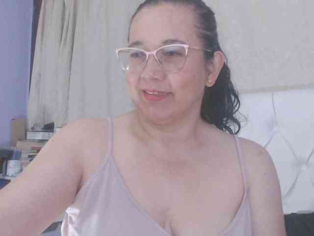 Maturepriscila webcam