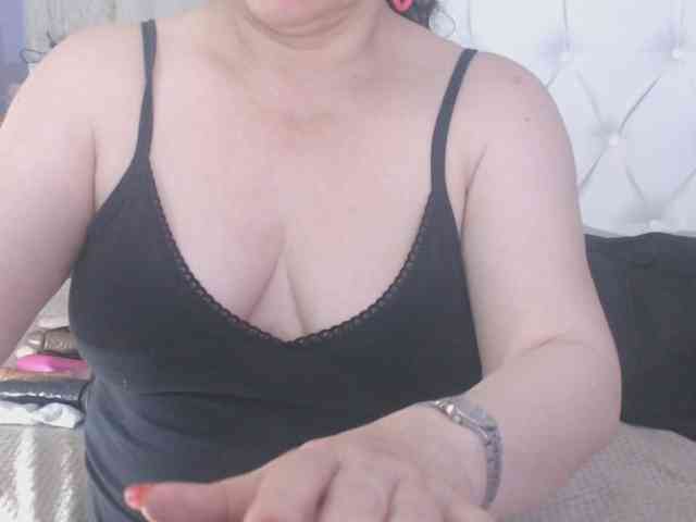 Maturepriscila webcam