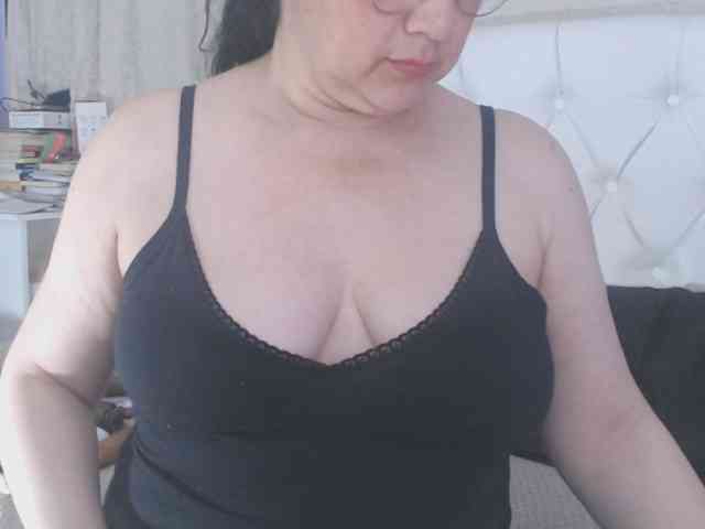 Maturepriscila webcam