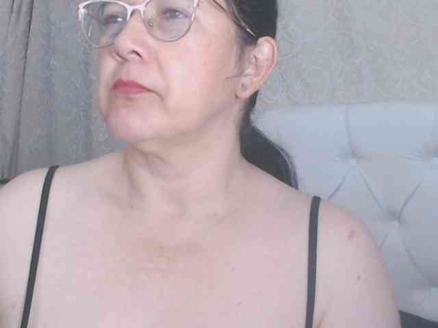 Maturepriscila webcam