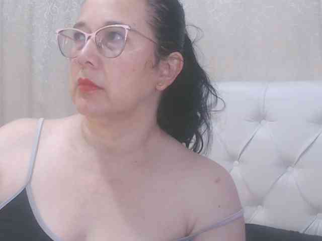 Maturepriscila webcam