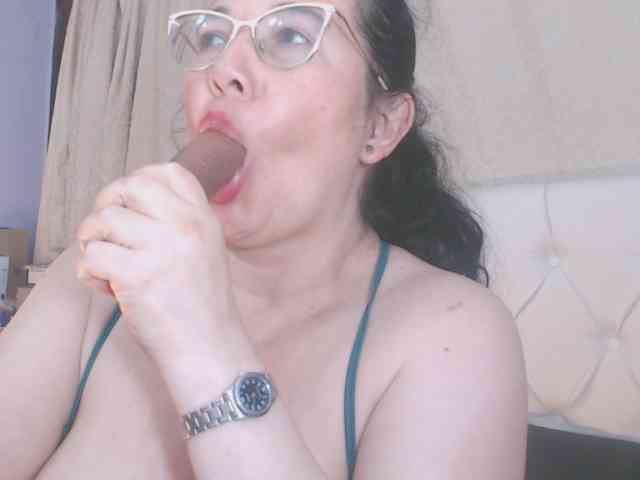 Maturepriscila webcam