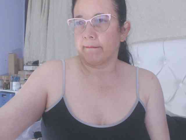 Maturepriscila webcam