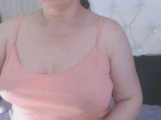 Maturepriscila webcam