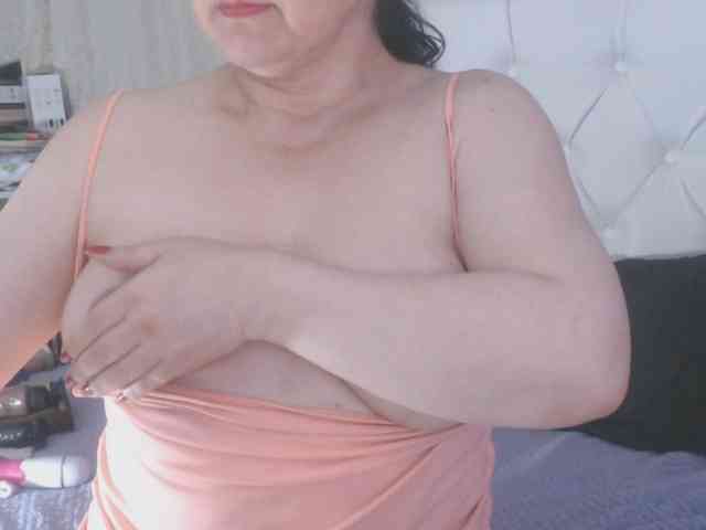 Maturepriscila webcam