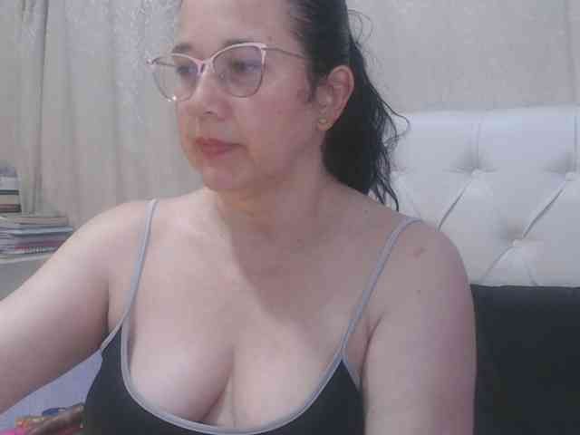 Maturepriscila webcam